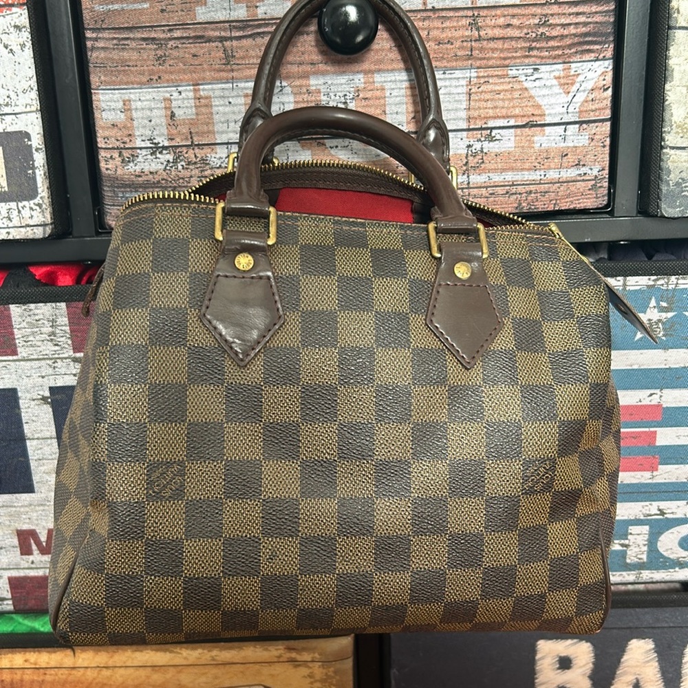 Authentic Speedy  LV 25 leather handbag .
